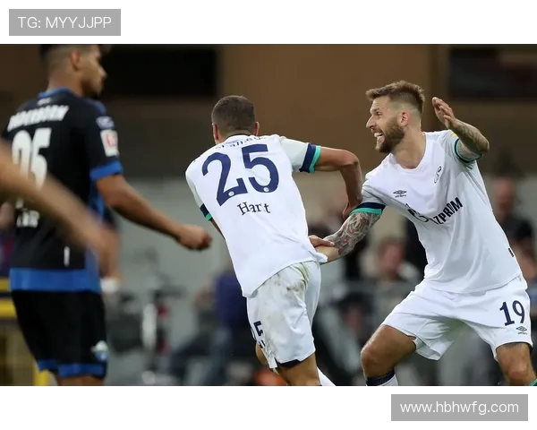 沙尔克04主帅称球队将季前训练成果转化为实战并为稳固防守表现感到自豪